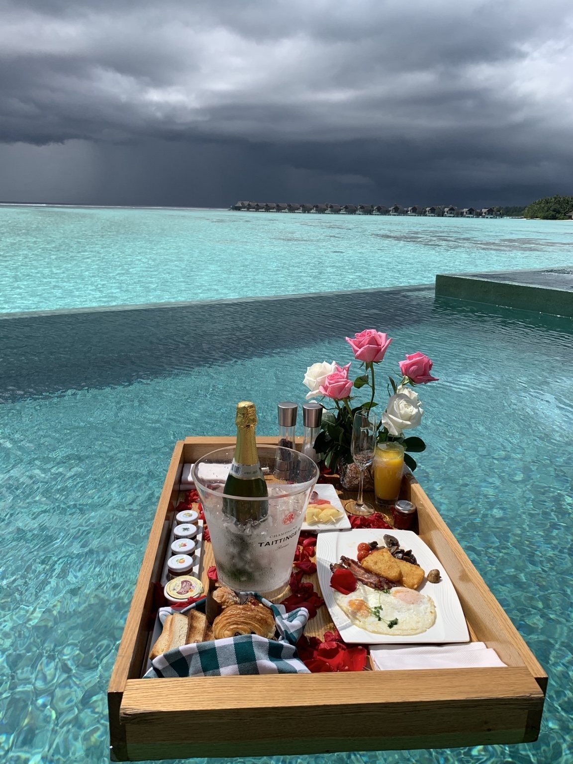 Floating breakfast honeymoon Maldives