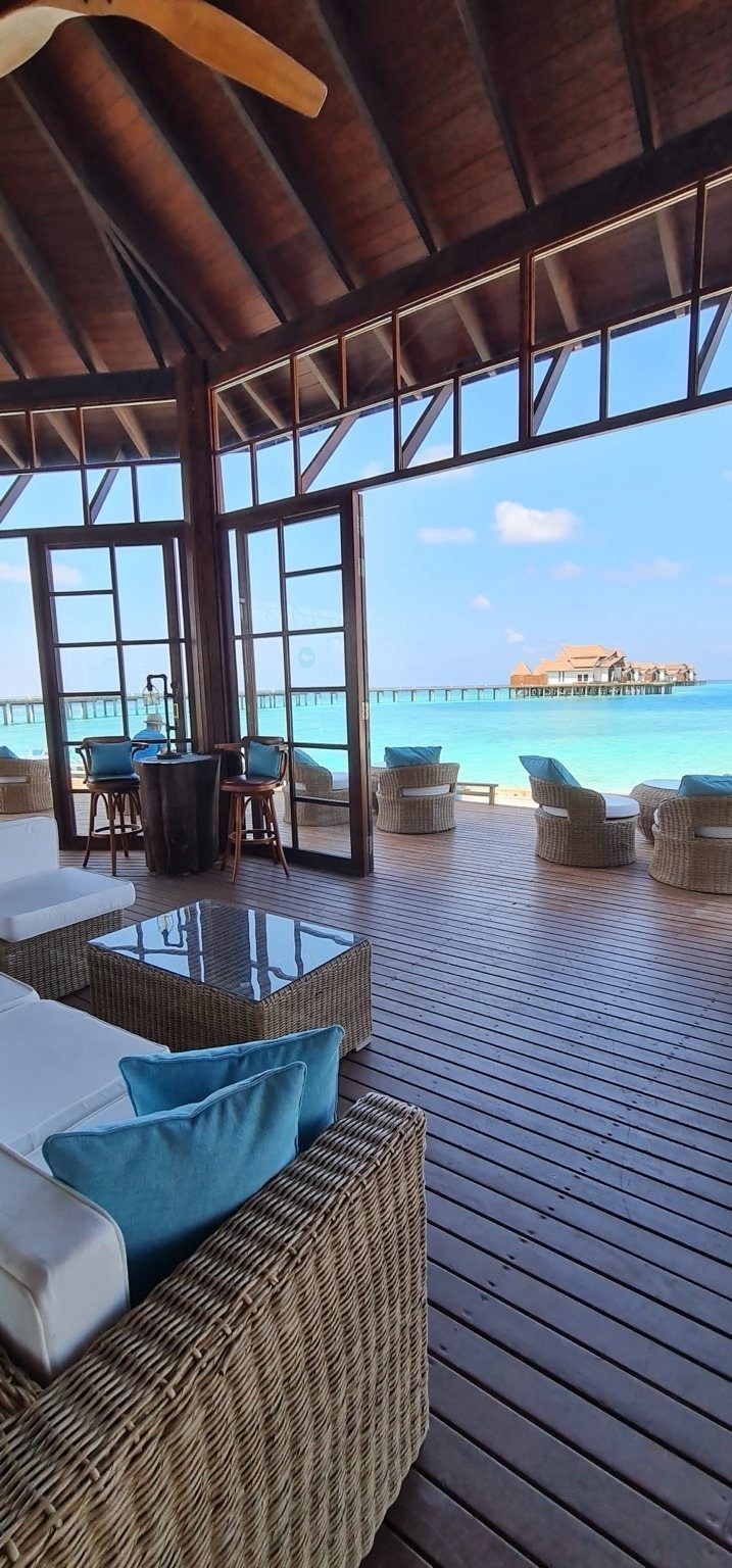 Private villas in the Maldives and Seychelles with TRAVEL WORLD